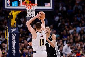 文班：对位约基奇是最有趣的比赛之一 本场失利对我们大有裨益