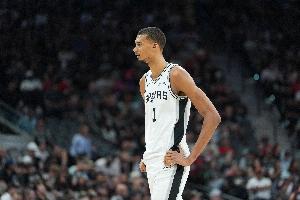 文班亚马只用26分13秒就得到至少40分10板5助 NBA历史最快