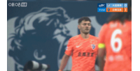 第12分钟，奥斯卡门前倒地混战破门，玉昆2-0领先英博